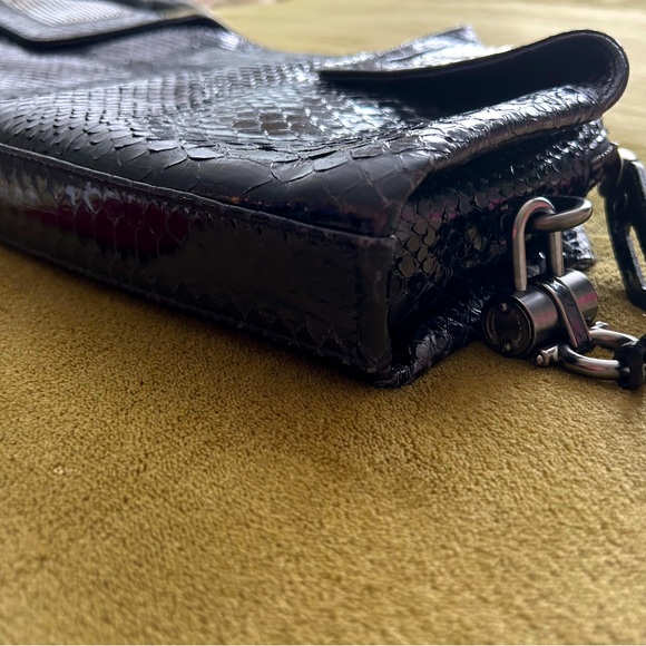 Ferragamo black snakeskin leather oversized clutch w/ silvertone chainmail - Picture 10 of 14